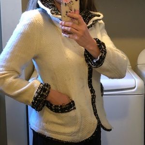 Wool short jacket with contrasting large collar